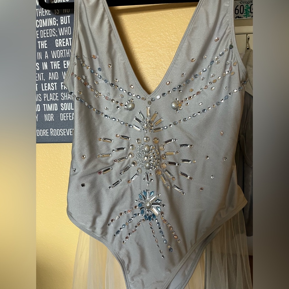 Bathing Suit w/Lace train & Rhinestones - Picture 3 of 7